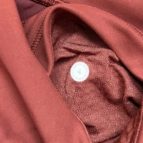 Lululemon Everlux & Mesh high-rise tight 25” inseam, size 4 - Picture 5 of 7